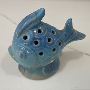 Rosemeade Blue Fish Flower Frog